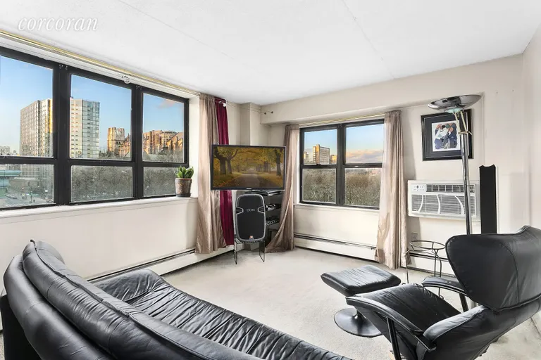 New York City Real Estate | View 220 Manhattan Avenue, 7H | room 3 | View 4