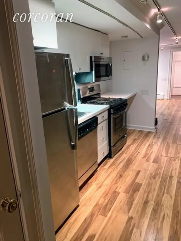 New York City Real Estate | View 208 East 78th Street, GRDN FL | 1 Bed, 1 Bath | View 1