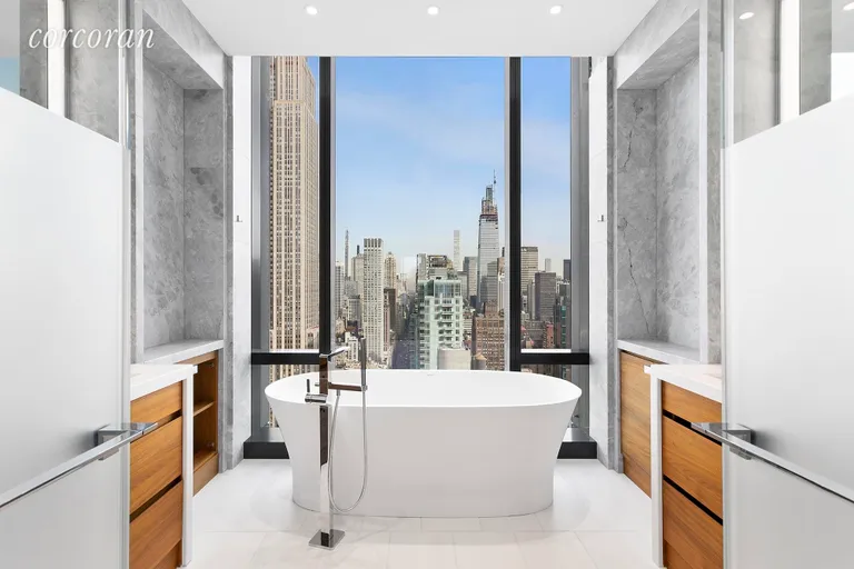 New York City Real Estate | View 277 Fifth Avenue, 46A | 2 Beds, 2 Baths | View 1