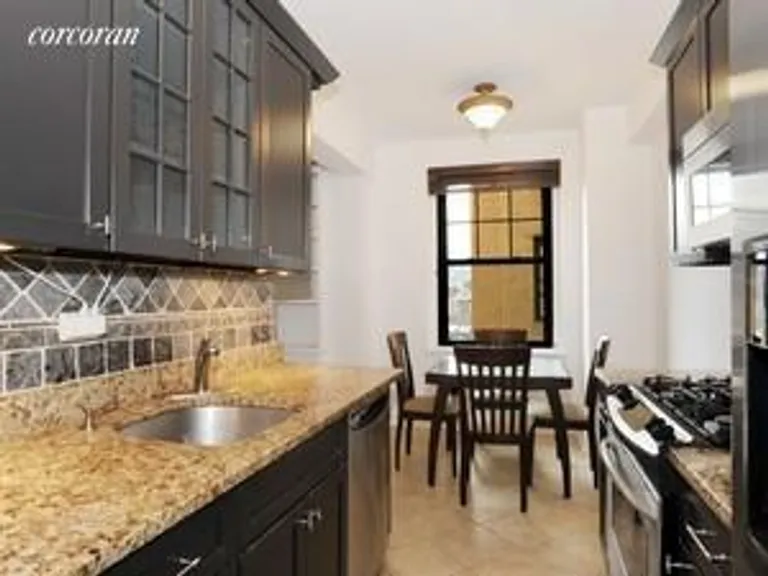 New York City Real Estate | View 172 West 79th Street, 11F | room 4 | View 5