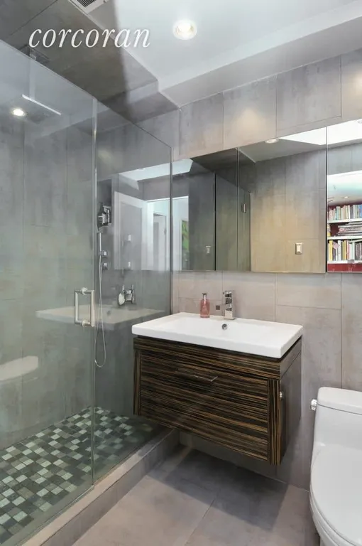 New York City Real Estate | View 340 East 64th Street, 14R | Bathroom | View 7