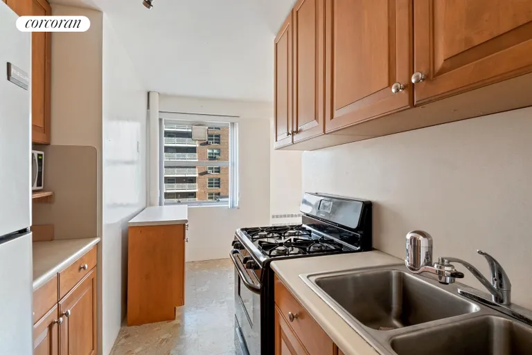 New York City Real Estate | View 80 La Salle Street, 14D | Kitchen | View 4