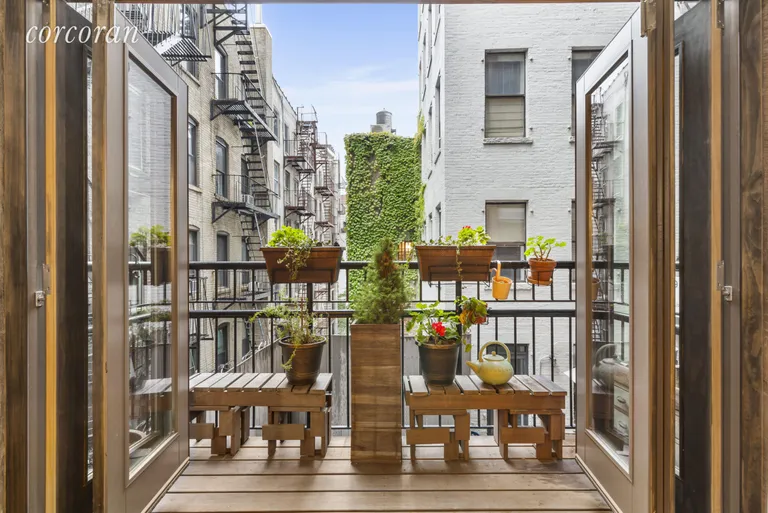 New York City Real Estate | View 9 Barrow Street, 3M | room 3 | View 4