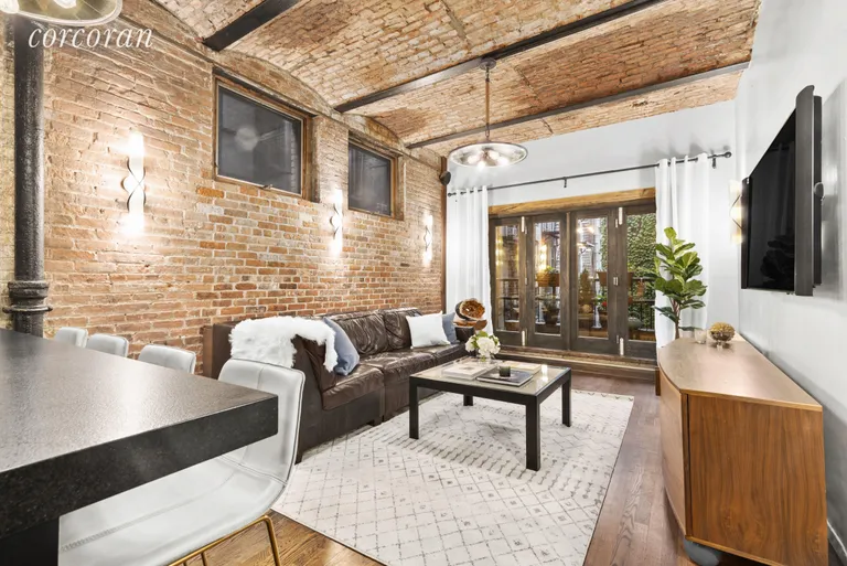 New York City Real Estate | View 9 Barrow Street, 3M | room 6 | View 7