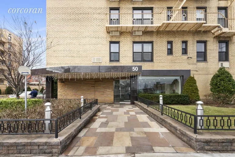 New York City Real Estate | View 50 Shore Boulevard, 1L | room 4 | View 5