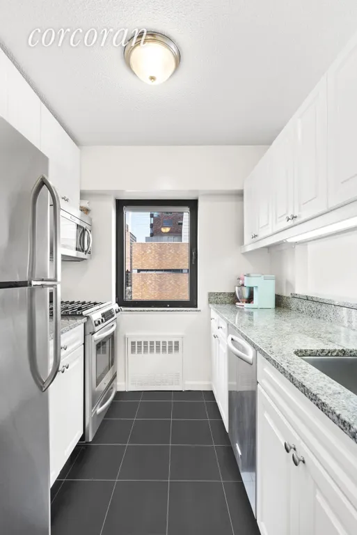 New York City Real Estate | View 45 West 67th Street, 11H | room 2 | View 3