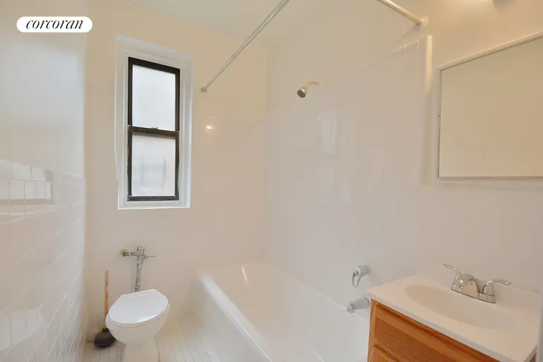 New York City Real Estate | View 3000 Valentine Avenue, 1F | room 3 | View 4