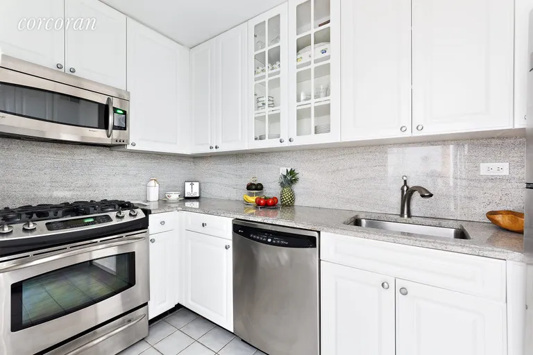 New York City Real Estate | View 165 West 66th Street, 6Z | room 3 | View 4