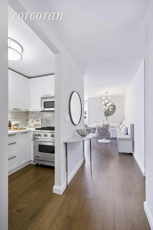New York City Real Estate | View 200 East 94th Street, 915 | room 3 | View 4