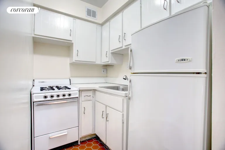 New York City Real Estate | View 344 West End Avenue, 5 | Kitchen | View 5