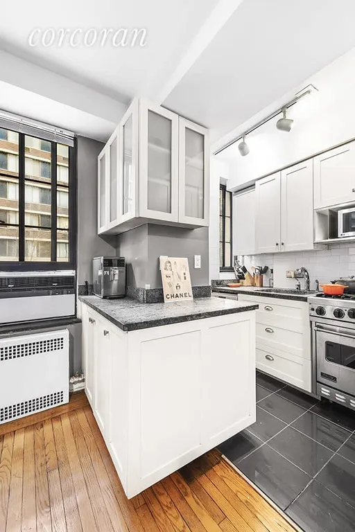 New York City Real Estate | View 333 West 56th Street, 2G | room 4 | View 5