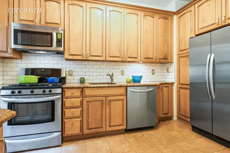 New York City Real Estate | View 175 Eastern Parkway, 2f | Updated and expansive | View 5