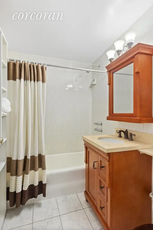 New York City Real Estate | View 23 West 73rd Street, 307a | Bathroom | View 4