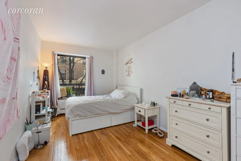 New York City Real Estate | View 250 West 88th Street, 201 | 2 Beds, 1 Bath | View 1