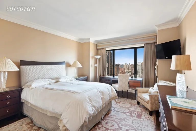 New York City Real Estate | View 425 East 58th Street, 33B | Master Bedroom with En-Suite Bath | View 7