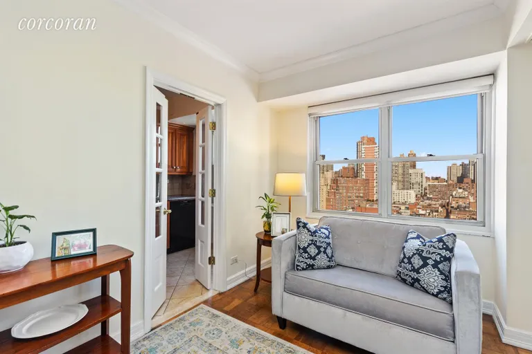 New York City Real Estate | View 420 East 72Nd Street, 20F | 2 Beds, 1 Bath | View 1