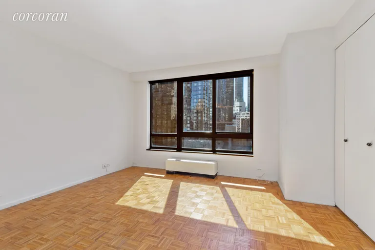 New York City Real Estate | View 100 United Nations Plaza, 9C | room 4 | View 5