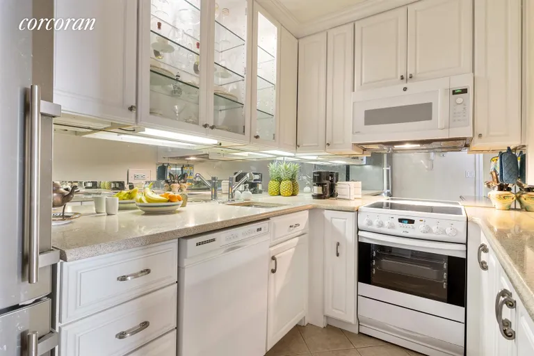 New York City Real Estate | View 1065 Park Avenue, 23C | Lovely, Easy-to-Work-In Kitchen | View 4