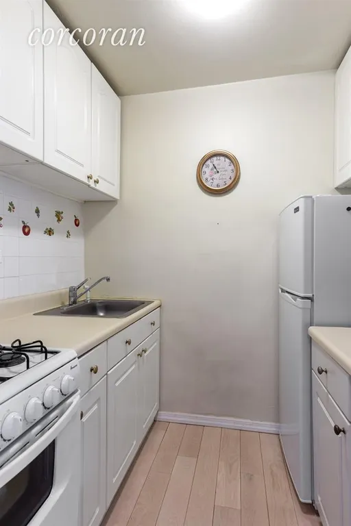 New York City Real Estate | View 411 East 57th Street, 17F | Kitchen | View 7