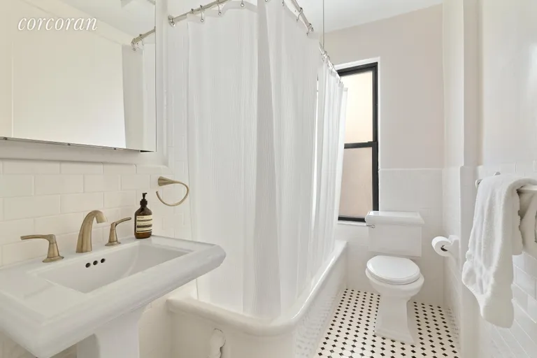 New York City Real Estate | View 875 West End Avenue, 7D | Excellent condition | View 5