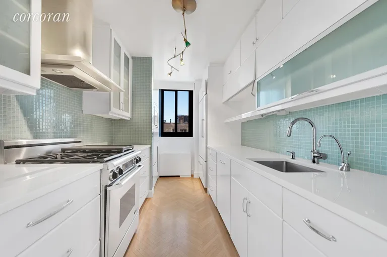 New York City Real Estate | View 40 East 94th Street, 17F | room 1 | View 2