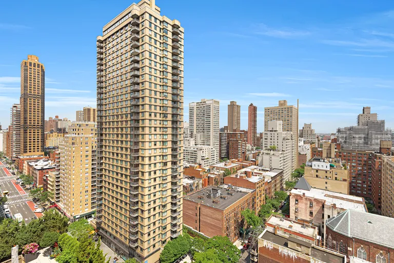 New York City Real Estate | View 340 East 80th Street, 21H | room 1 | View 2