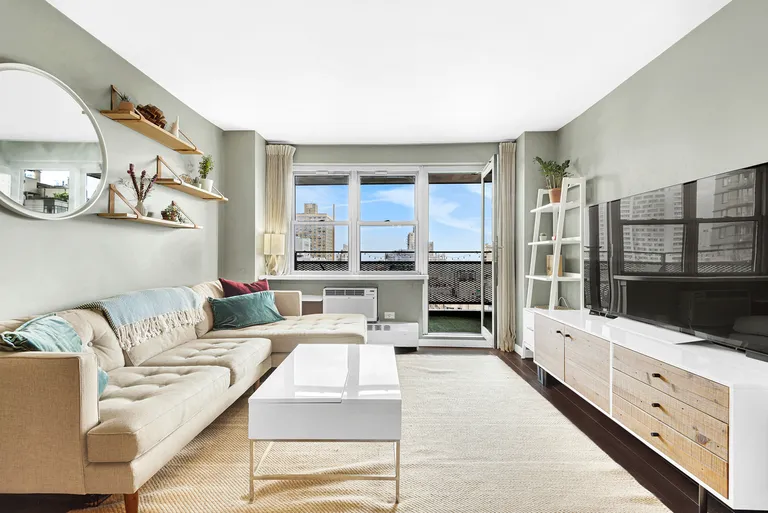 New York City Real Estate | View 340 East 80th Street, 21H | 1 Bed, 1 Bath | View 1