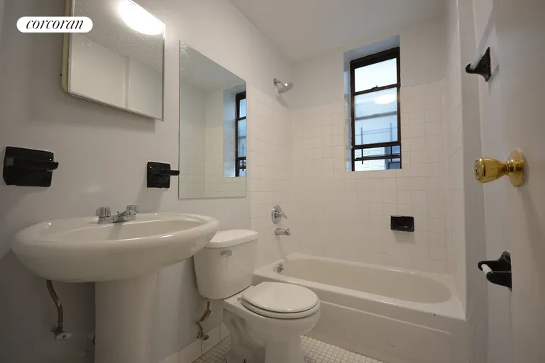 New York City Real Estate | View 481 Montgomery Street, 2F | room 3 | View 4