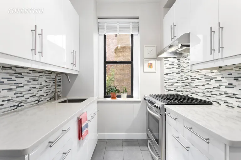 New York City Real Estate | View 225 Lincoln Place, 1H | room 3 | View 4