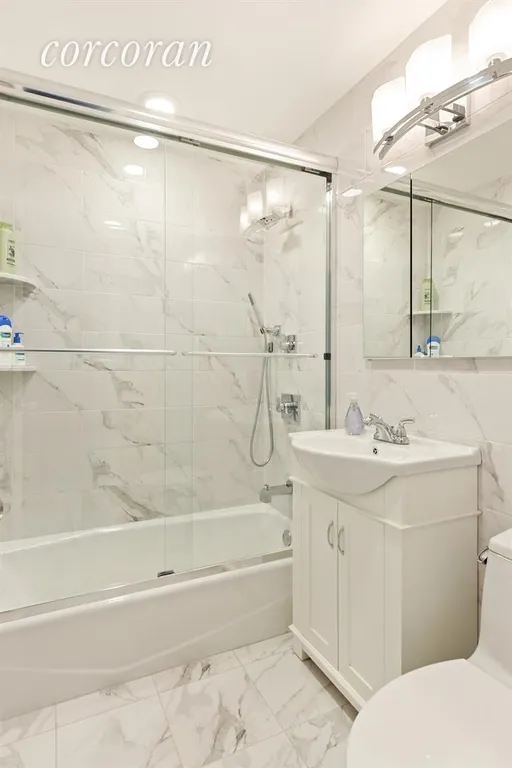 New York City Real Estate | View 333 Pearl Street, 9E | Bathroom | View 7