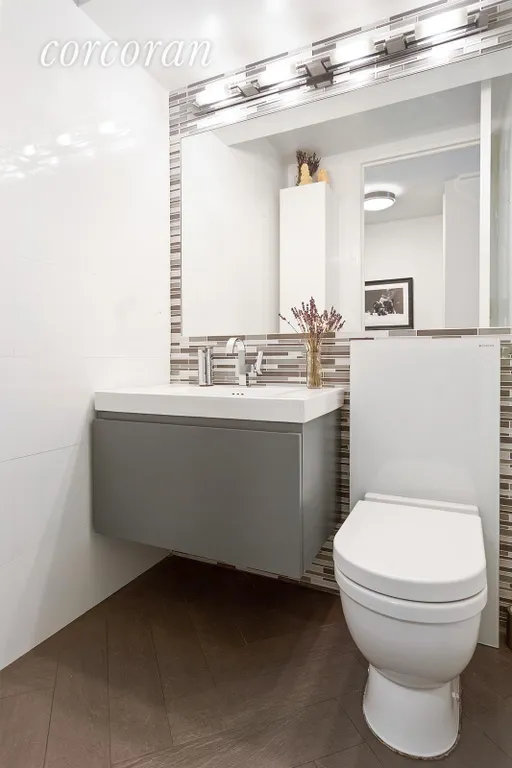 New York City Real Estate | View 201 West 72nd Street, 15N | Stunning half bath on main level | View 9