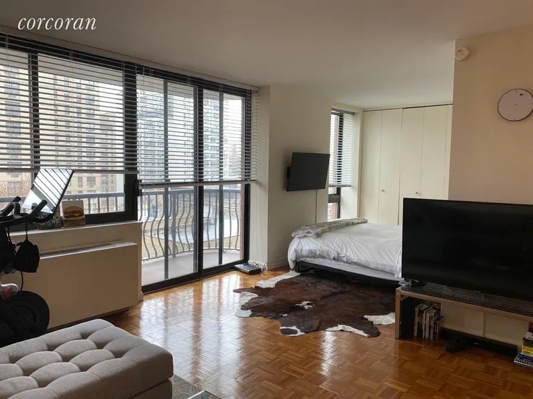 New York City Real Estate | View 343 East 74th Street, 10M | room 2 | View 3