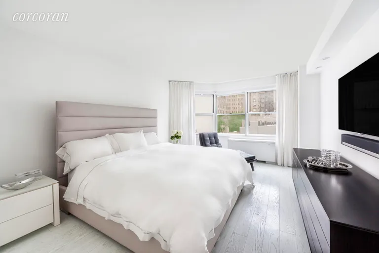 New York City Real Estate | View 150 East 61st Street, 7E | room 6 | View 7