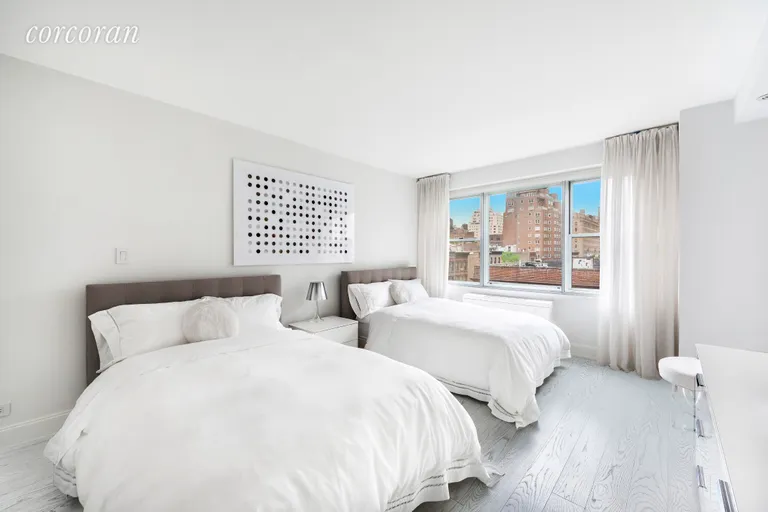 New York City Real Estate | View 150 East 61st Street, 7E | room 7 | View 8