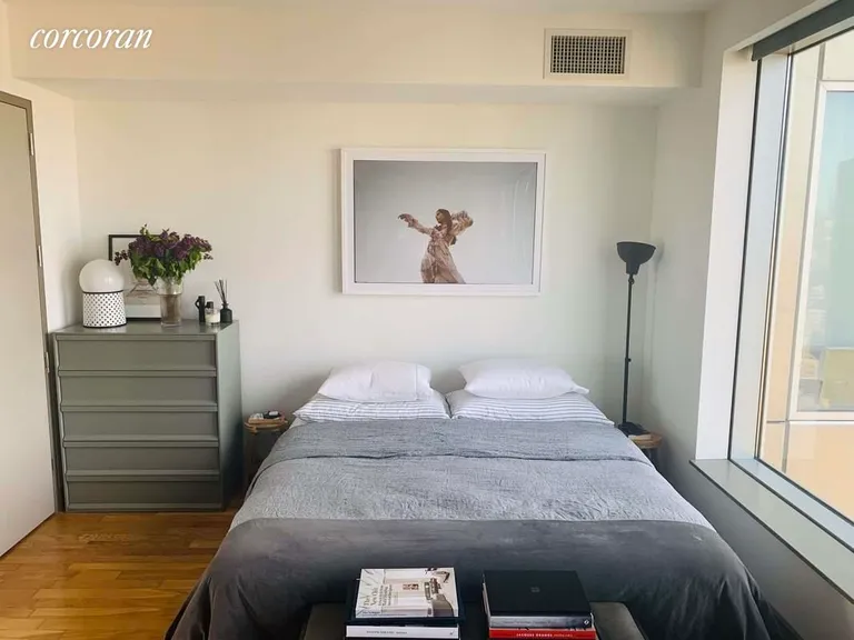 New York City Real Estate | View 8 Spruce Street, 37W | room 3 | View 4