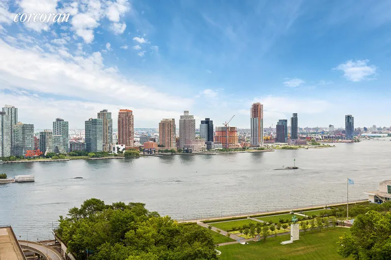 New York City Real Estate | View 100 United Nations Plaza, 24A | Direct East River and Long Island City views | View 8