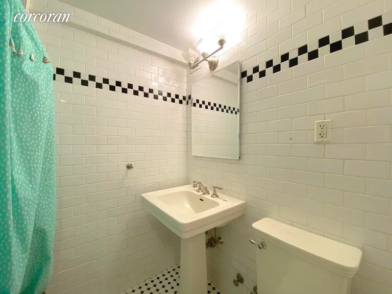 New York City Real Estate | View 135 East 54th Street, 5C | Bathroom | View 4