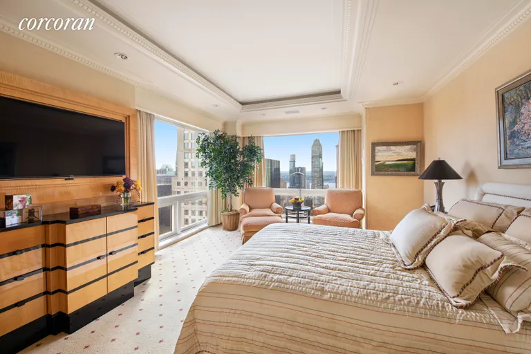 New York City Real Estate | View 721 Fifth Avenue, 60AB | Generously-Sized Guest Room Suite | View 7