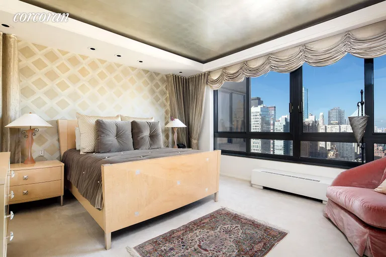 New York City Real Estate | View 100 United Nations Plaza, 33AB | Master bedroom with windowed walk-in closet | View 6