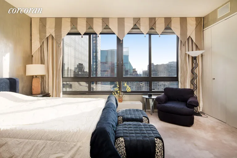 New York City Real Estate | View 100 United Nations Plaza, 33AB | Large bedroom with southern city views | View 10