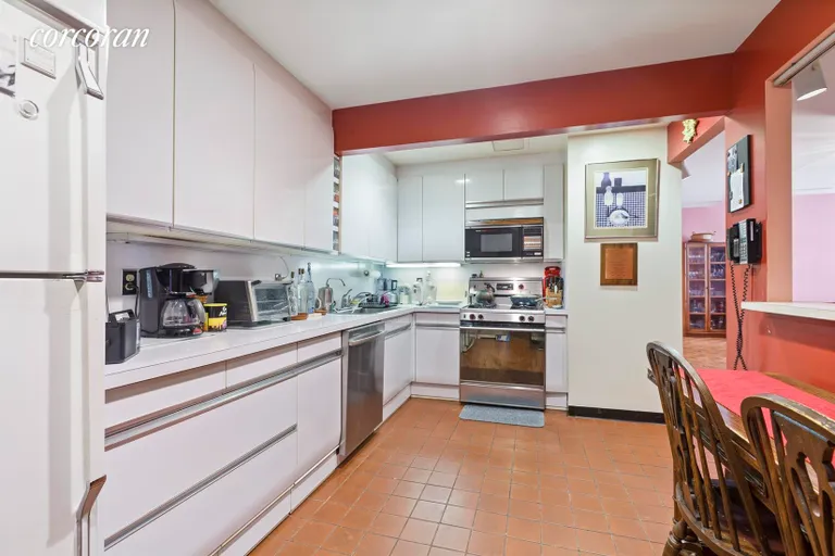 New York City Real Estate | View 2 East End Avenue, 6F | Kitchen | View 4