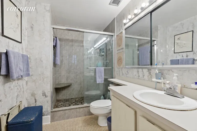 New York City Real Estate | View 2 East End Avenue, 6F | Bathroom | View 6