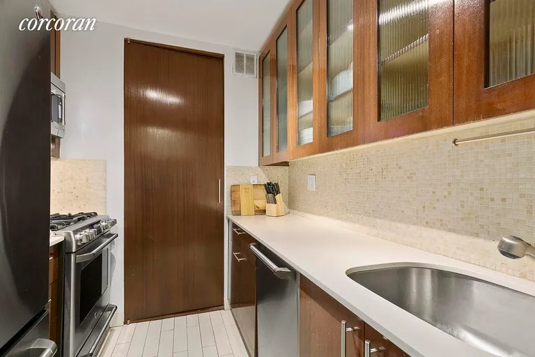 New York City Real Estate | View 350 West 50th Street, 25B | room 4 | View 5