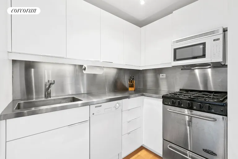 New York City Real Estate | View 101 West 12th Street, 10A | room 4 | View 5