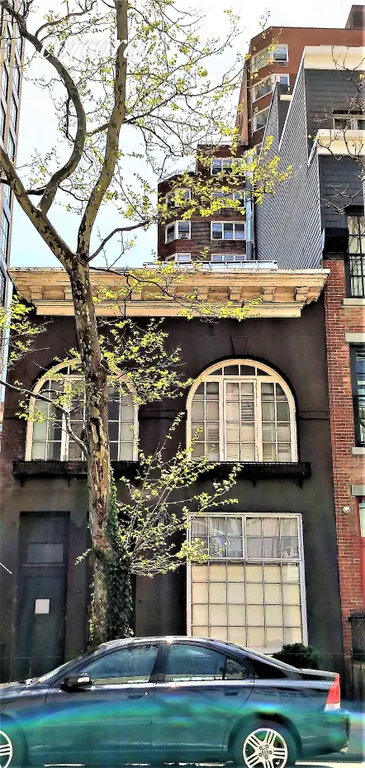 New York City Real Estate | View 208 East 20th Street, 1 | 3 Beds, 1 Bath | View 1