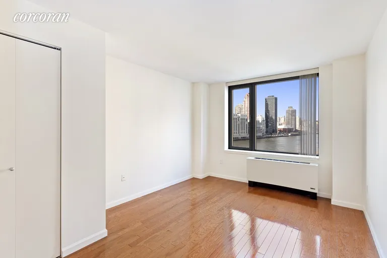 New York City Real Estate | View 455 Main Street, 12G | room 2 | View 3