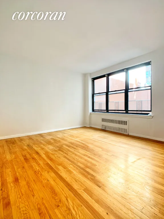 New York City Real Estate | View 208 East 70th Street, 5A | room 1 | View 2