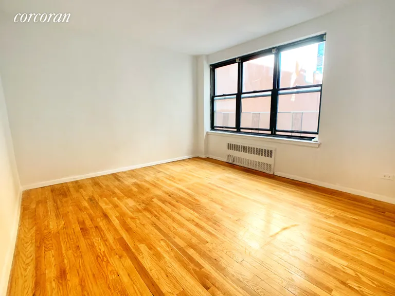 New York City Real Estate | View 208 East 70th Street, 5A | room 2 | View 3