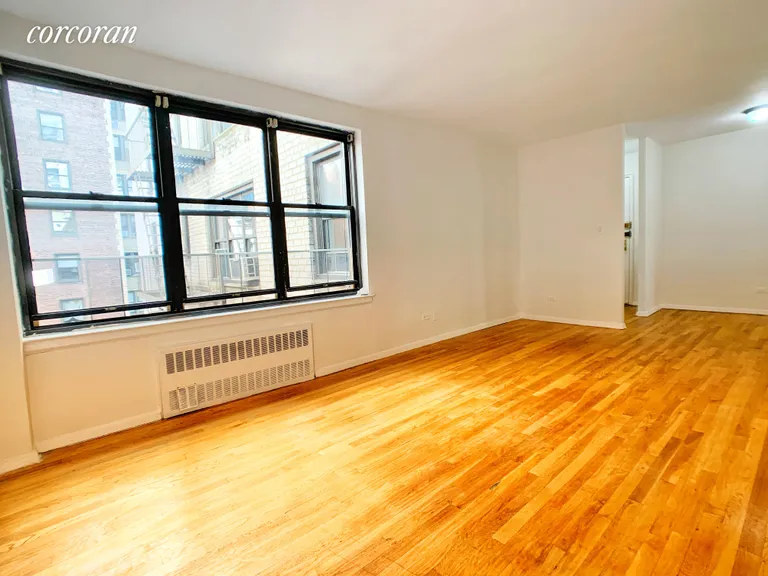 New York City Real Estate | View 208 East 70th Street, 5A | room 3 | View 4