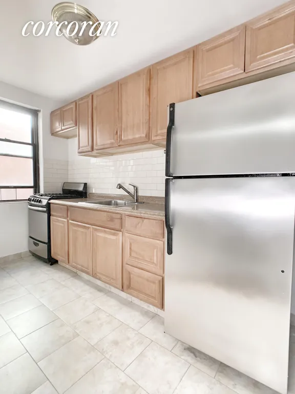 New York City Real Estate | View 208 East 70th Street, 5A | room 5 | View 6